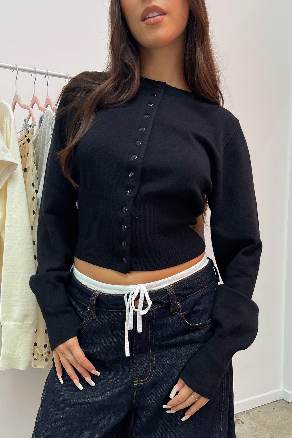 Très Chic Black Snap Closure Fitted Cardigan