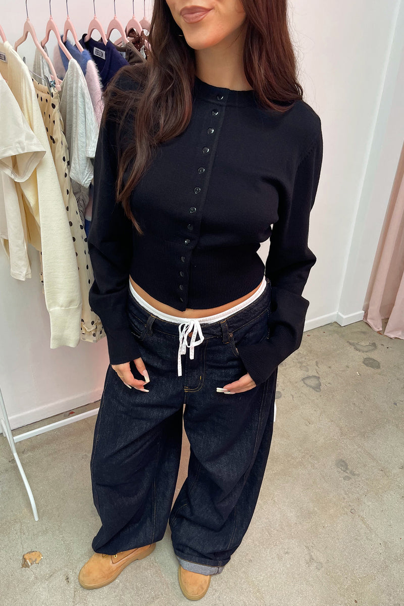 Très Chic Black Snap Closure Fitted Cardigan