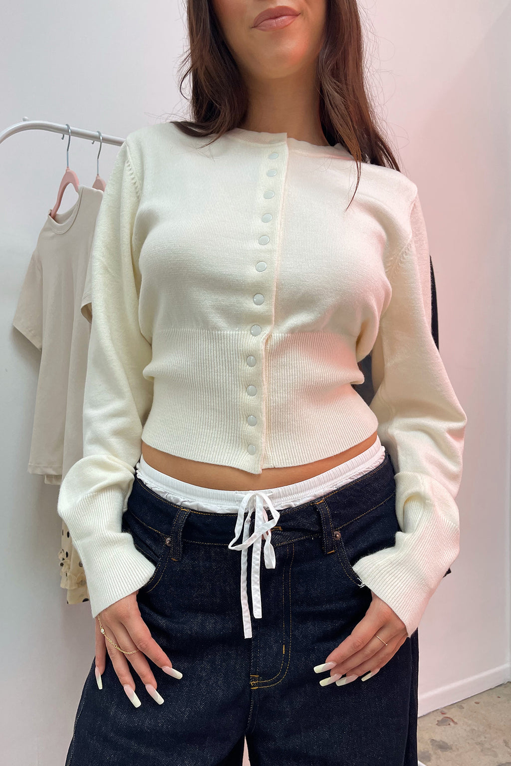 Très Chic Ivory Snap Closure Fitted Cardigan