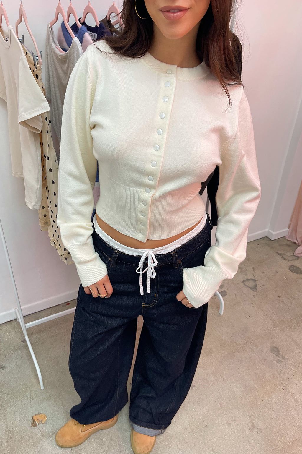 Très Chic Ivory Snap Closure Fitted Cardigan